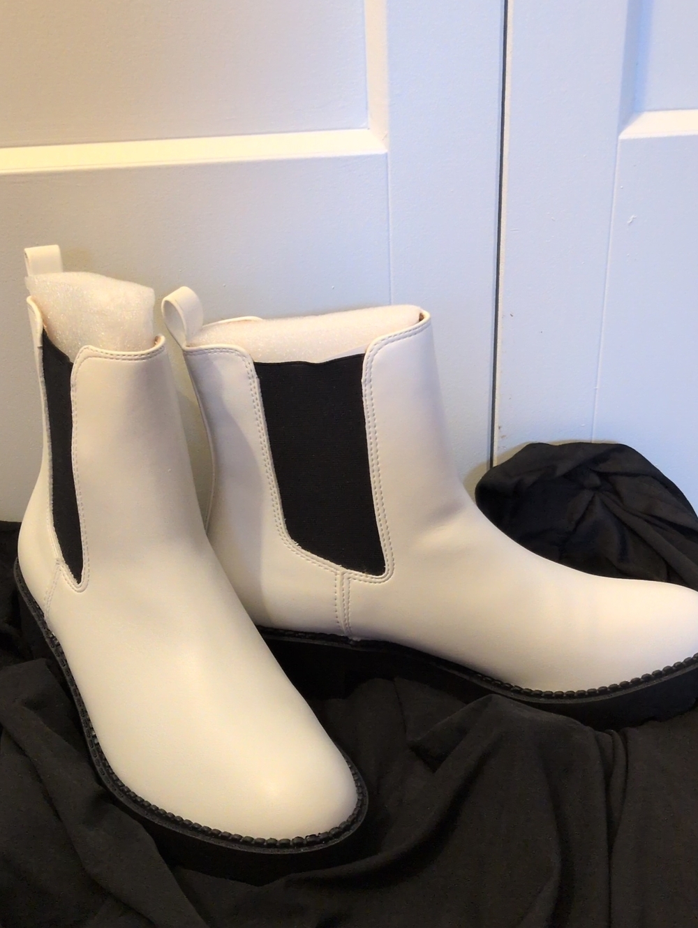 ZBY White Chelsea Boots with Black Elastic Insets